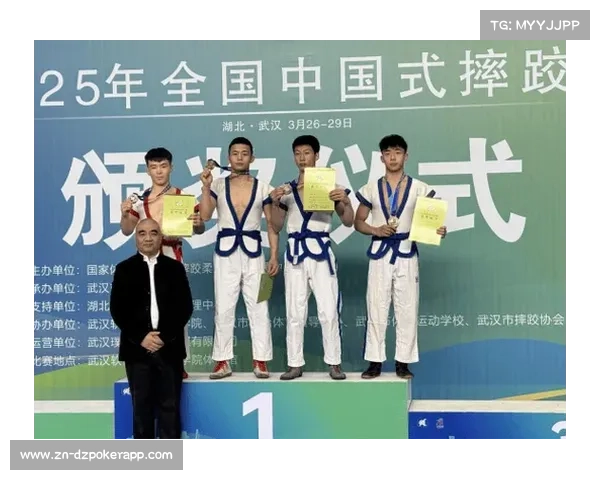 新疆传统体育非遗马上摔跤技法亮相赛场展现民族文化魅力 新疆传统体育非遗马上摔跤技法亮相赛场展现民族文化魅力